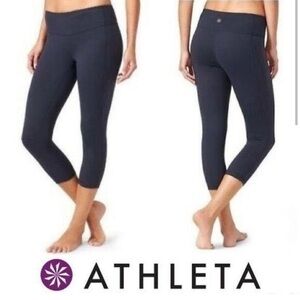 Athleta Revelation mid rise Navy Capri Leggings - Size M